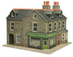 This PO264 Metcalfe interesting stone corner shop building is designed to stand next to the terraced houses.The kit comes with lots of alternative signs and interiors so more than one kit can be used without repetition.