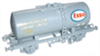Dapol C36 00 Gauge Class B Tank Wagon Kit Esso LiveryGlue and paints are required