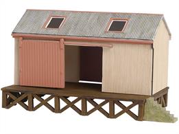 Corrugated Goods Shed180 x 90 x 100mmA collection of railway architecture designed to enhance and complete your layout.