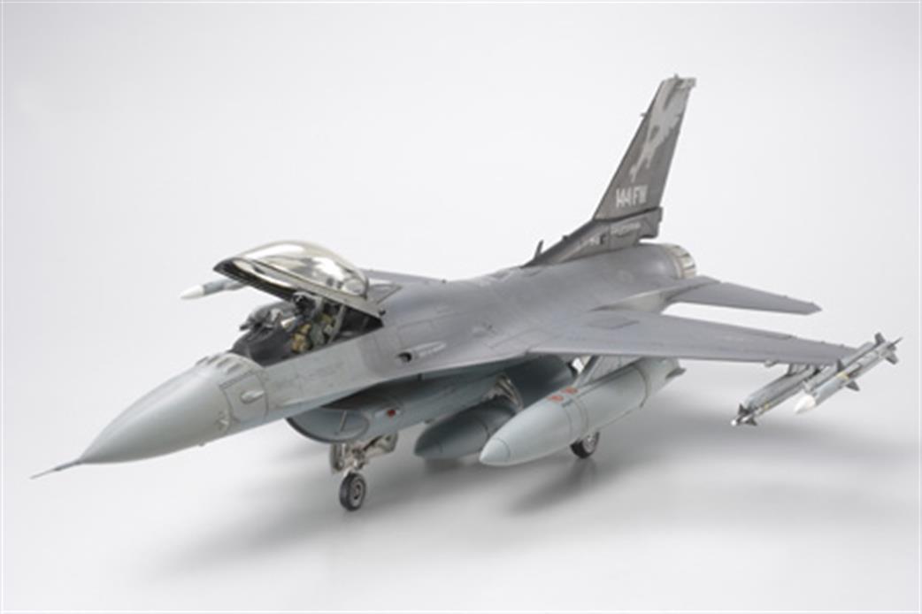 Tamiya 1/48 61101 Lockheed F-16C Fighting Falcon Aircraft Kit