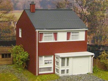 Contains 1x OO Scale pre-coloured plastic kit in three colours. The building is based on 1960s or later designs Details such as doors and panels can easily painted. Built-up kit measures approximately 125mm x 85mm (4.9” x 3.3”).
