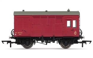 Hornby Railways OO Gauge R6800 BR ex-LMS Horse Box BR&nbsp;Crimson LiveryFinish: Pristine Length: 90mm Livery: LMS