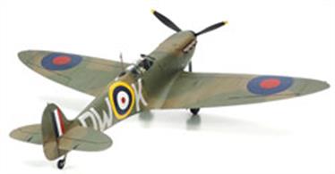  The legendary RAF Spitfire WW2 Battle of Britain Fighter Kit has received a complete makeover from Tamiya’s designers, with new tooling, and the result is an updated and more accurate appearance for kit No. 61119 in the 1/48 Aircraft Series! Length 191mm, Wingspan 235mm