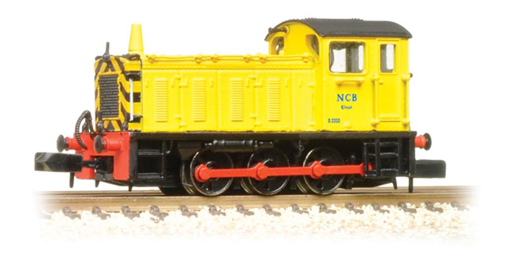 Graham Farish N 371-054 NCB Lloyd Class 04 Diesel Shunter NCB/Industrial Yellow