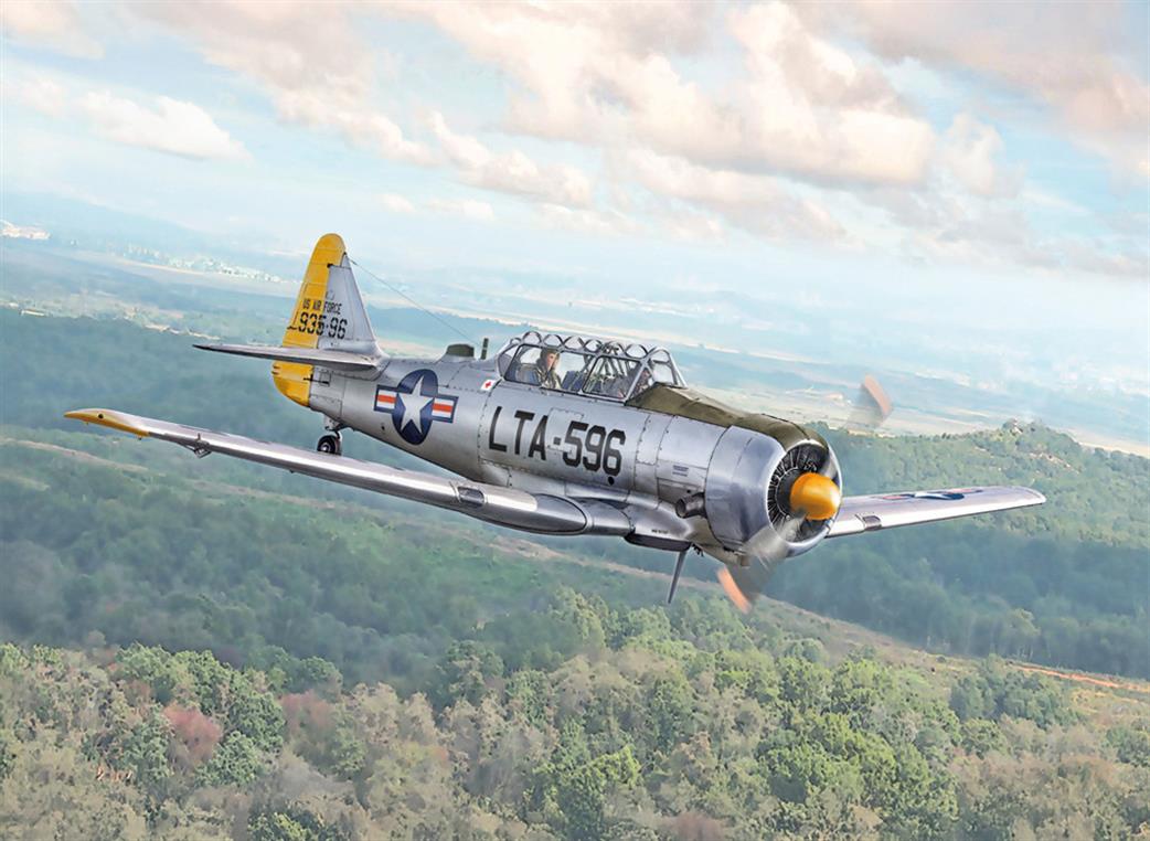 Italeri 1/48 2652 North American T-6G Texan Trainer Aircraft Kit