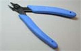 Manufacturered from ultra tough alloy steel, ideal for cutting small but tough wires in tight spaces.Length 130mm