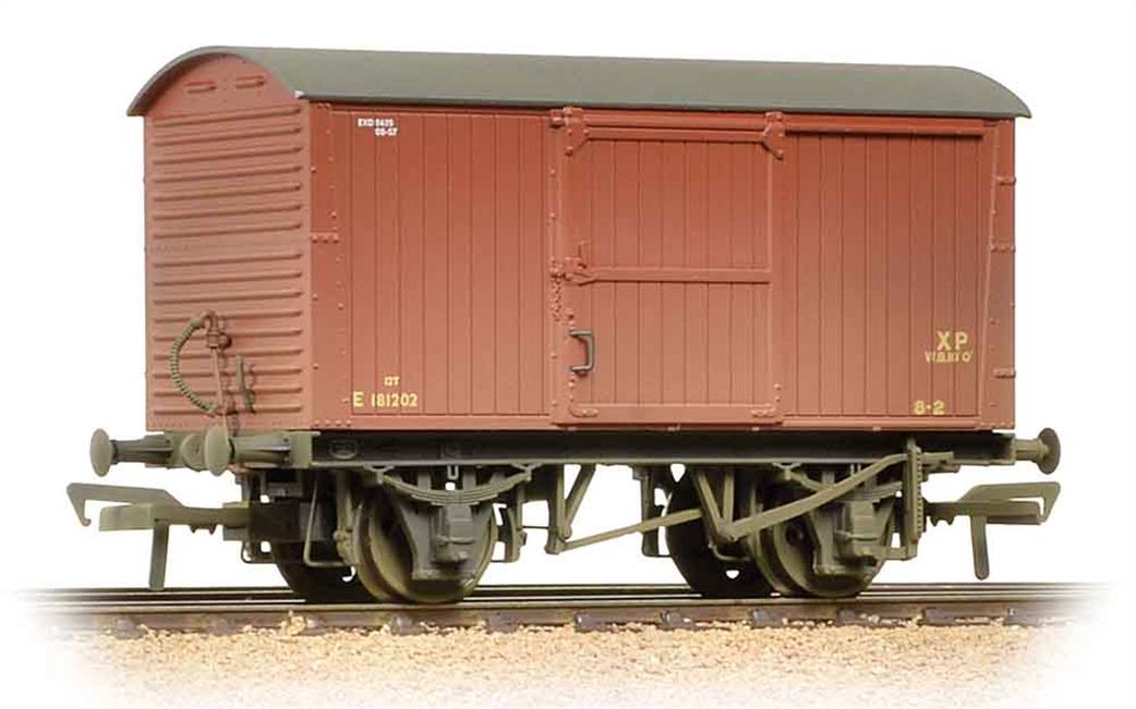 Bachmann OO 38-477 BR 12 Ton Non-ventilated Box Van BR Bauxite Early Weathered