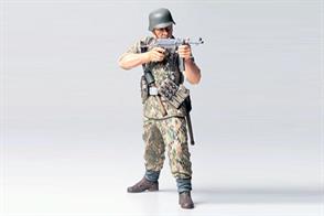 Tamiya 1/16 German Elite Infantry Man WW2 36303Glue and paints are required