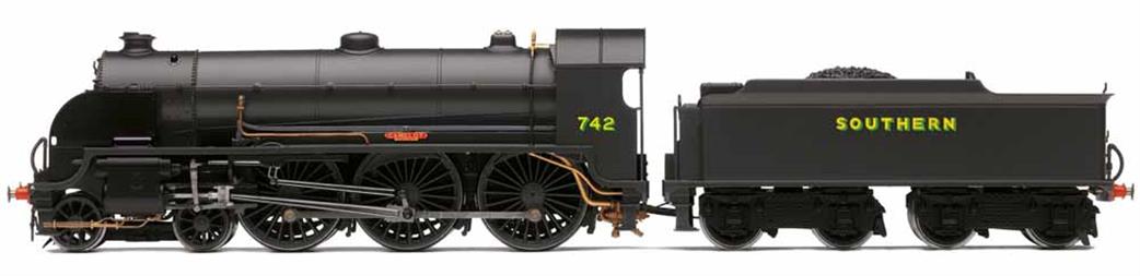 Hornby OO R3527 SR 742 Camelot Urie N15 King Arthur Class 4-6-0 Southern Black Livery