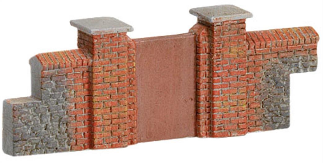 Hornby R8979 Brick Walling Gates and Piers From Skaledale OO