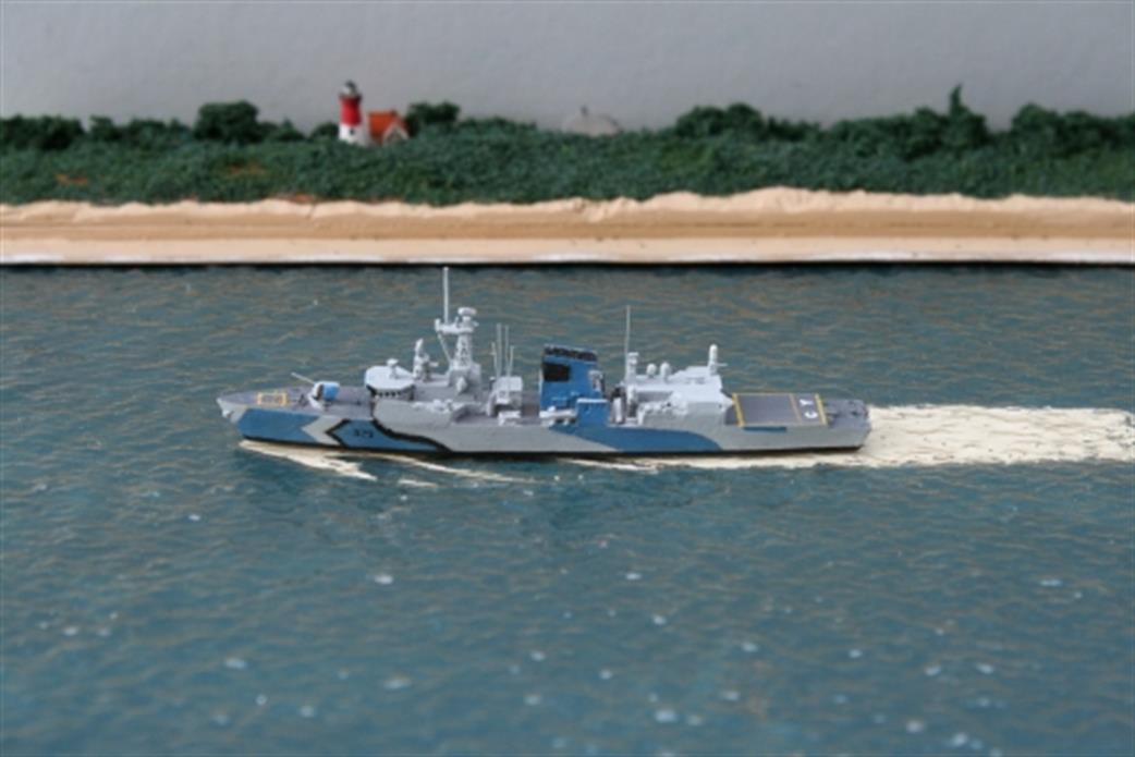 Albatros 1/1250 ALK670A-S HMCS Calgary FFH335 Limited Edition Model in Camouflage