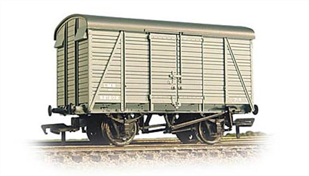 Bachmann OO 38-080C LMS 12ton Southern Design 2+2 Planked Ventilated Van LMS Grey