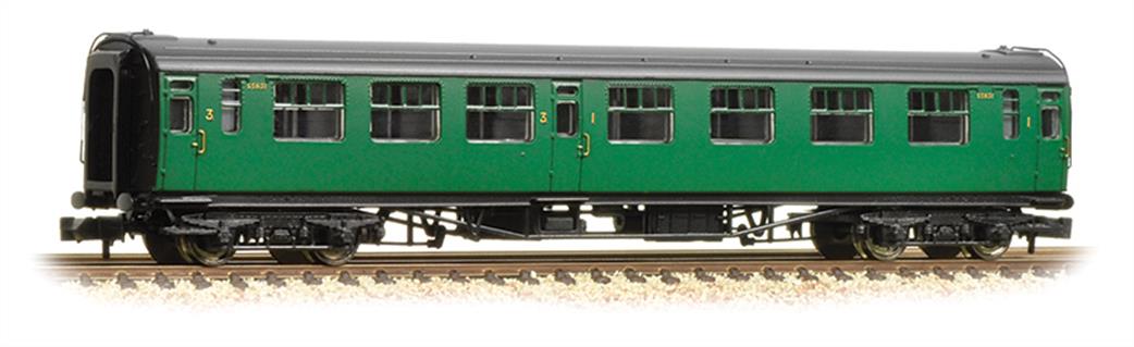 Graham Farish N 374-462 BR ex-SR Bulleid 63ft Composite First/Third Class Corridor Coach BR(SR) Malachite Green