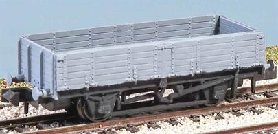 Introduced in 1949 (diagram 1/462), and intended to carry cast iron pipes, but were also used widely for other loads. Examples survived into the 1980s. These finely moulded plastic wagon kits come complete with pin point axle wheels.Formerly Parkside N gauge kit PN07 this kit has been merged with the Peco range of wagon kits.