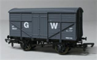 Model of a GWR MEX covered fruit van, a former cattle wagon converted to a fully enclosed van for express fruit and vegetable traffic.These useful van were fitted with vacuum train brakes, making them suitable for forwarding by fast goods and local passenger trains to ensure rapid delivery.