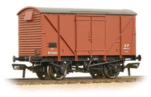 A new model of the BR standard design van with steel ends and plywood side sheeting. Several thousand of these box vans were built alongside the planked version of the same basic design.Painted in the BR bauxite colour for vacuum brake fitted goods wagons, many of these wagons carried this livery until withdrawn in the 1970s and it is commonly seen today on preserved examples.