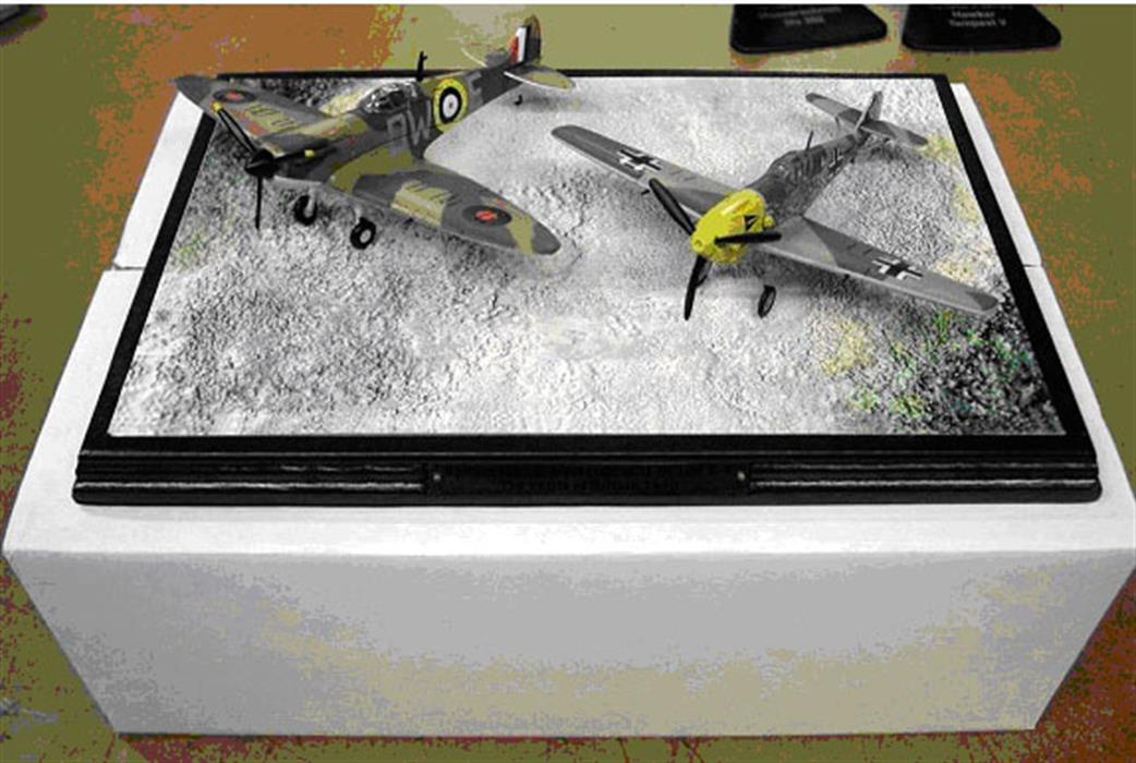 Altaya 1/72 AA01 Spitfire MKI AND Messerschmitt BF-109 on Plinth