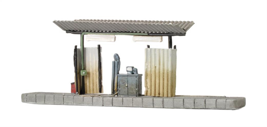 Graham Farish N 42-040 Diesel Locomotive Refueling Point Scenecraft Range