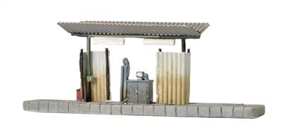 A ready built and painted resin model of the commonly seen BR diesel locomotive refuelling point and shelter. The Scenecraft model is provides a fuel supply hose, pump housing and typical clutter mounted on a conrete plinth with shelter roof, all prepainted in a suitably workstained finish.These refueling points were installed at small depots and many locations where locomotives were stabled between duties to ensure that the fuel tanks could be kept well filled.