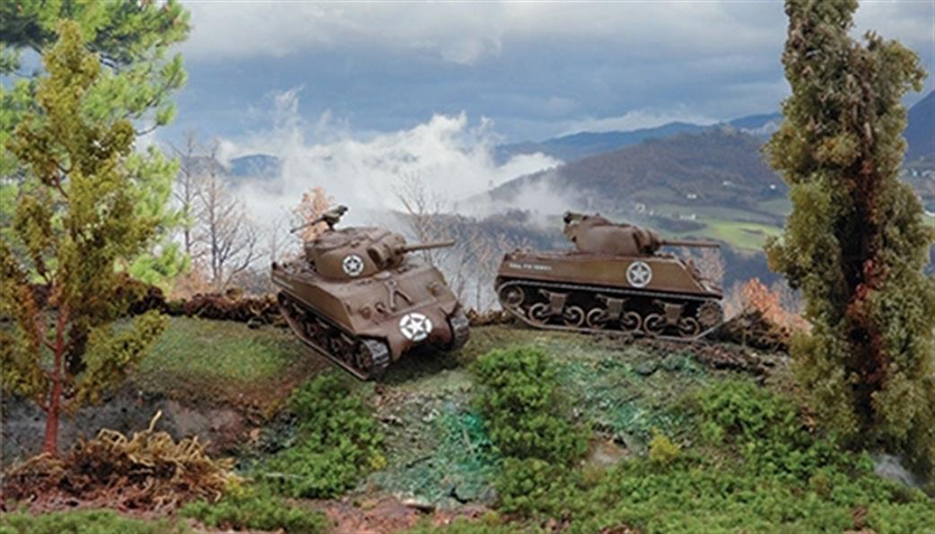 Italeri 1/72 7518 US M4A3 75mm Sherman Twin kit Pack