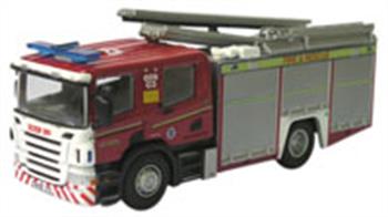 Oxford Diecast 1/76 Cleveland Fire &amp; Rescue Fire Engine 76SFE001