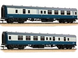 Detailed model of the British Railways mark 1 BSK second class side corridor compartment coach with brake and luggage stowage van number E35419 equipped with Commonwealth bogies and finished in blue and grey livery.Fitted with seated passenger figures