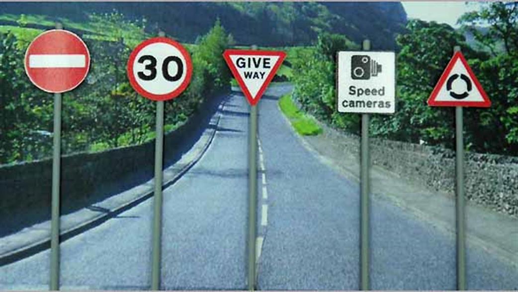 Ancorton Models OO OOATS1 Assorted Modern Road Traffic Signs