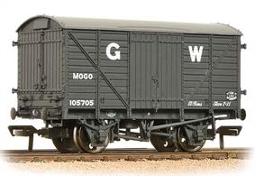 Model of the GWR end door equiped goods box van. These wagons were built with the conveyance of motor cars in mind, however the fitting of standard side doors allowed the wagons to be used as regular ventilated box vans, increasing their utilisation.Era 3