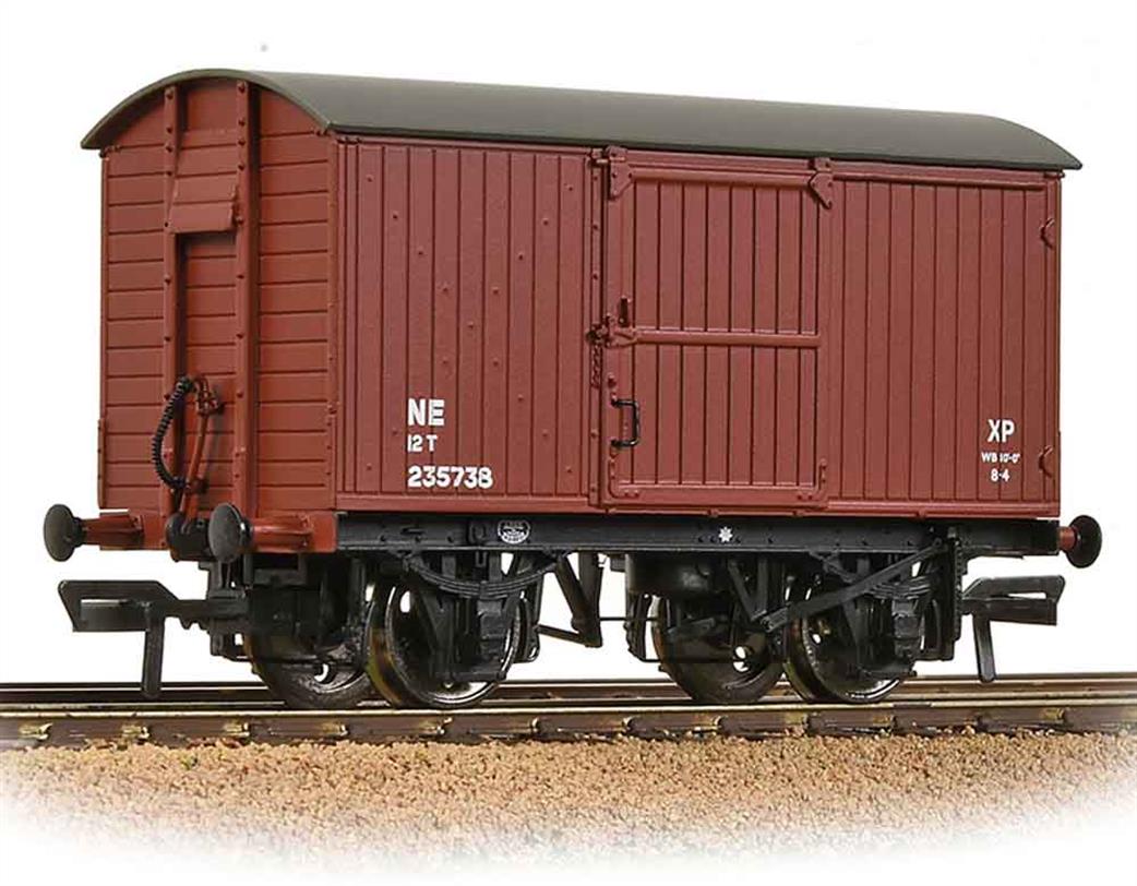 Bachmann OO 38-375B LNER 12-Ton LNER Design Ventilated Van Planked Ends LNER Oxide