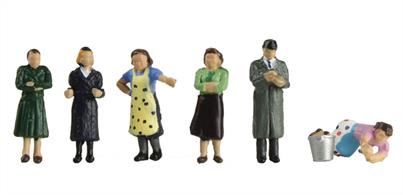 Suburban Street Scene X 6 figures Add life to your layout with our fantastic range of hand painted figures.