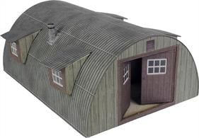 This PO415 Metcalfe OO Gauge Nissen Hut. These Huts are distinctive buildings, originating from the Second World war period, and finding use in post-war military, industrial or agricultural locations for years after. They can even be found today in some tucked-away locations.