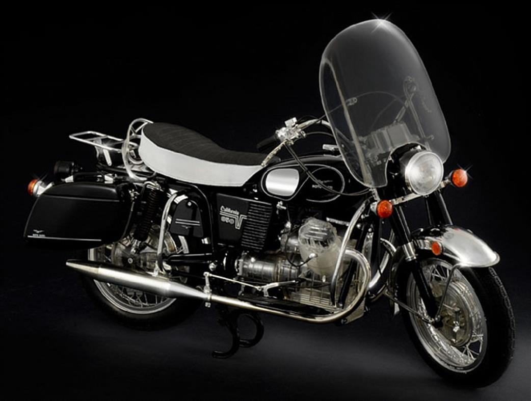 Italeri 1/6 4513 Moto Guzzi V850 Californa Classic Motorbike Kit