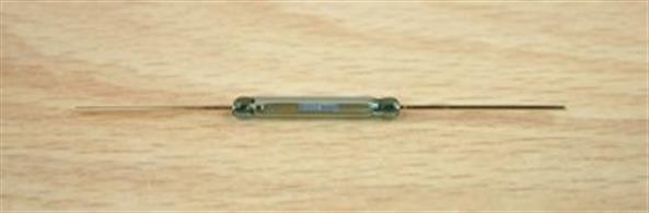 Pack of 5 reed switches.Normally open, length 55mm overal, body length 18.5mm, diameter 2.5mm. Max ratings 240volts, 0.5amps.