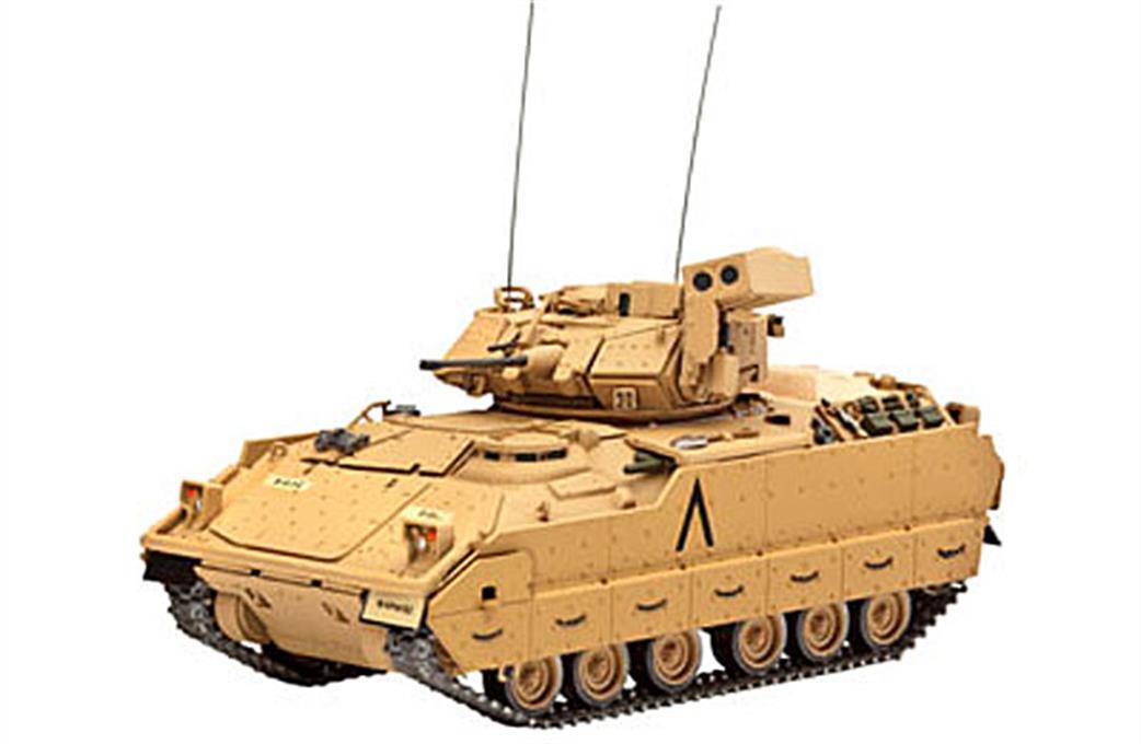 Revell 1/72 03185 US M2A2 Bradley Fighting Vehicle Kit