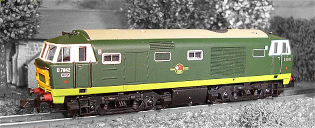 Dapol N 2D-018-005 BR D7072 Hymek Diesel Hydraulic Two-Tone Green Unpowered Locomotive