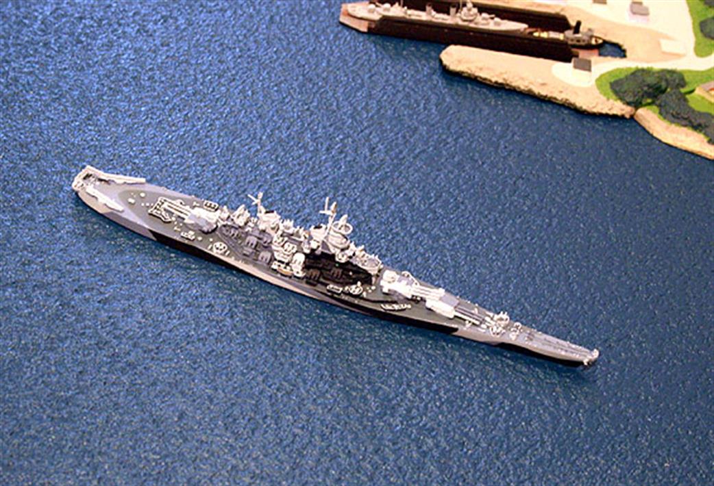 Navis Neptun 1/1250 T1300A USS Missouri, BB63, in disruptive camouflage