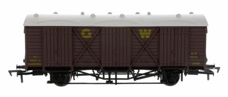 Model of GWR long wheelbase express fruit van number 2850.These vans were designed to be able to run attached to passenger trains for speedy delivery of fresh fruit. The vans were also widely used for general express parcels traffic.