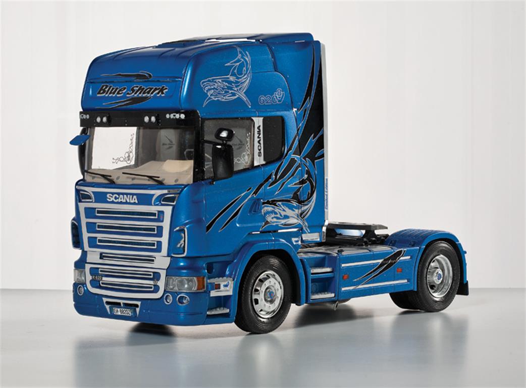 Italeri 1/24 3873 Scania R620 Tractor Unit in Blue Shark Livery