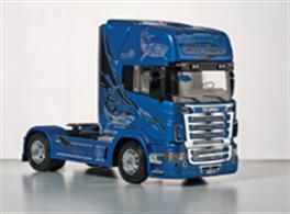 Italeri 3873 1/24 Scale Scania R620 Tractor Unit in Blue Shark LiveryLength 242mmThis is a nicely detailed model of the Scania R620 tractor unit.