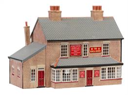 No village or countryside scene is complete without the local country pub acting as the heart of the community, and our 'Rose and Crown' Pub is perfect for layouts of almost any era.