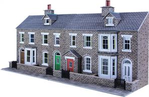 The kit contains two blocks of two house.Each one has a foot--print of 128 x 73mm, including gardens and paving. Height to the chimney tops is 125mm.