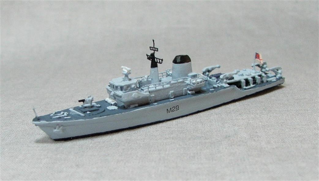 MT Miniatures ATL6K RN Hunt Class Minesweeper Kit  1/700