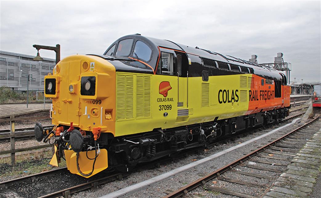 Bachmann OO 32-789 Colas 37099 Merl Evans Class 37/0 Locomotive Colas Orange & Yellow Livery