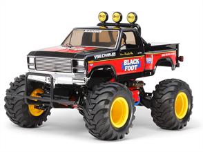 This 2WD Blackfoot III monster truck is the 5th generation vehicle to use the famous Blackfoot name. It features metal-plated parts for the accent parts. The reinforced polycarbonate monocoque frame chassis allows easy access to the main components and make maintenance of gearbox a breeze. The four-wheel double wishbone suspension offers sure-footed handling over almost any terrain.