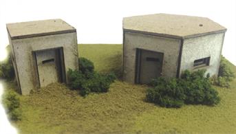 Metcalfe OO WW2 Pillboxes Card Kit PO520Two new "Mini Kits" are now available in both OO/HO and N scale.Each kit contains a set of two World War Two Type 22 and 26 reinforced concrete machine gun emplacements, the type still seen around the southern British countryside, and more often than not near the railway.