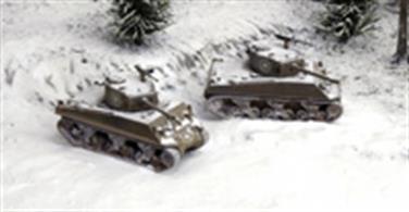 Italeri 7521 1/72 Scale US M4A3 Tank 76mm GunDimensions - Length 83mm.Two fast assembly tank kits for use with wargaming. Decals and full instructions are included.Glue and paints are required.