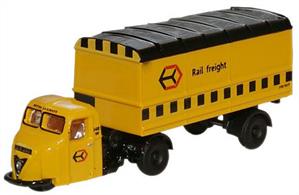 N gauge enthusiasts will love this Scammell Scarab in Railfreight colours. Synonymous with railway yards for many years this Oxford mechanical horse replica will grace any model railway layout of the era.