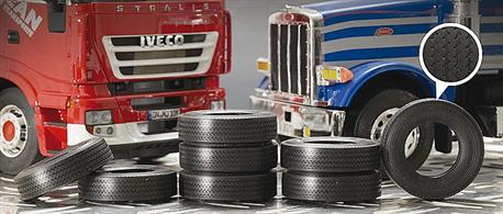 Italeri 1/24 Scale 8 x Truck Rubber TyresA set of 8 realistic rubber truck tyres