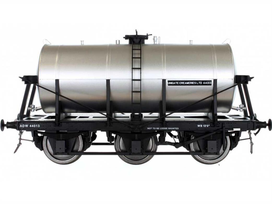 Dapol O Gauge 7F-031-009 Unigate Creameries 6 Wheel Milk Tank Wagon 44013 Silver Tank