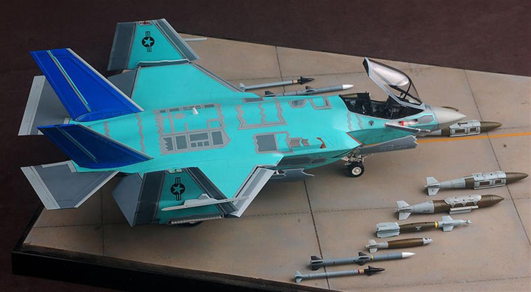 Kitty Hawk 1/48 KH80132 USN F-35C Lightning II VTOL Jet Aircraft Kit